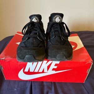 Nike Mens Black Sneakers